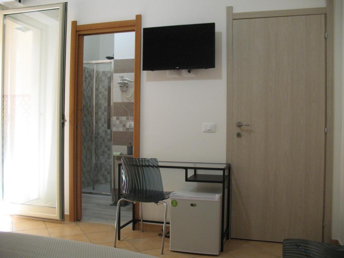 Bed&Bed Tommaso Fazzello Only Rooms Taormina Bagian luar foto