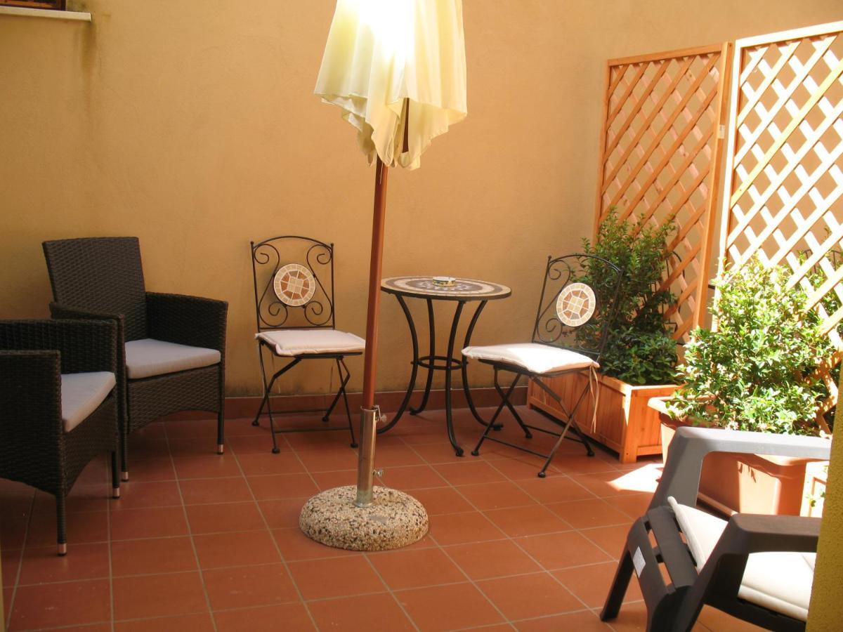 Bed&Bed Tommaso Fazzello Only Rooms Taormina Bagian luar foto