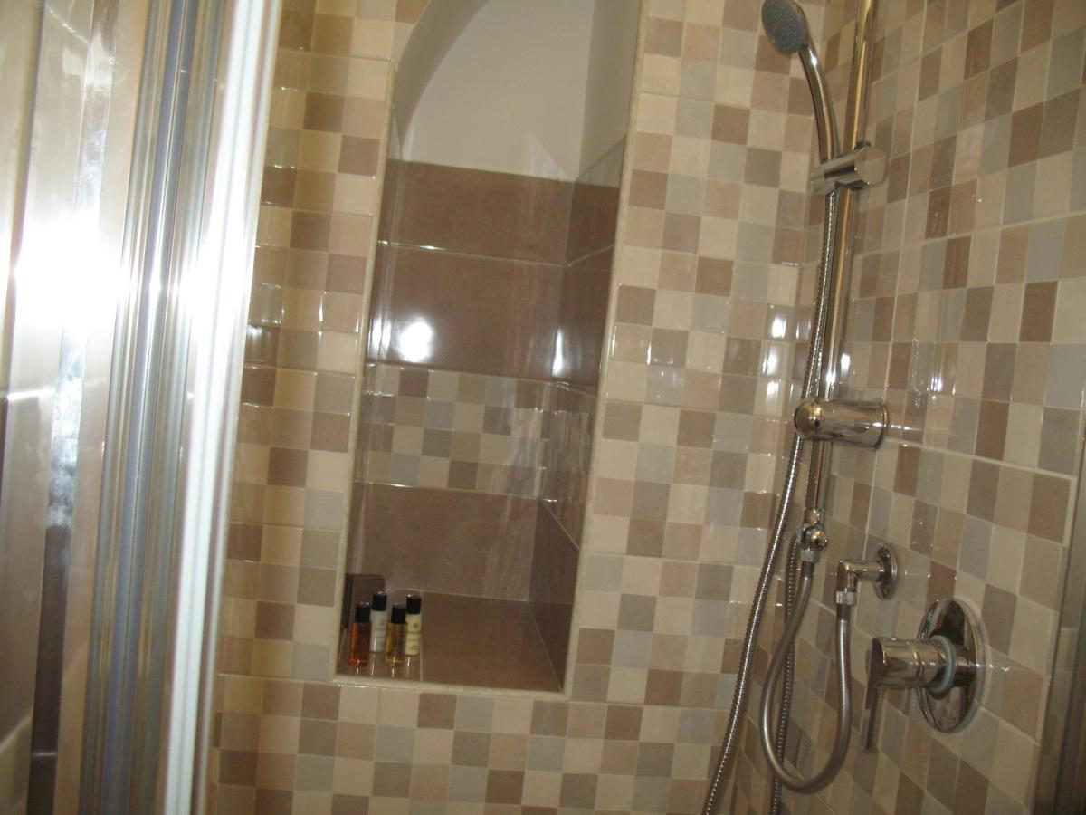 Bed&Bed Tommaso Fazzello Only Rooms Taormina Bagian luar foto