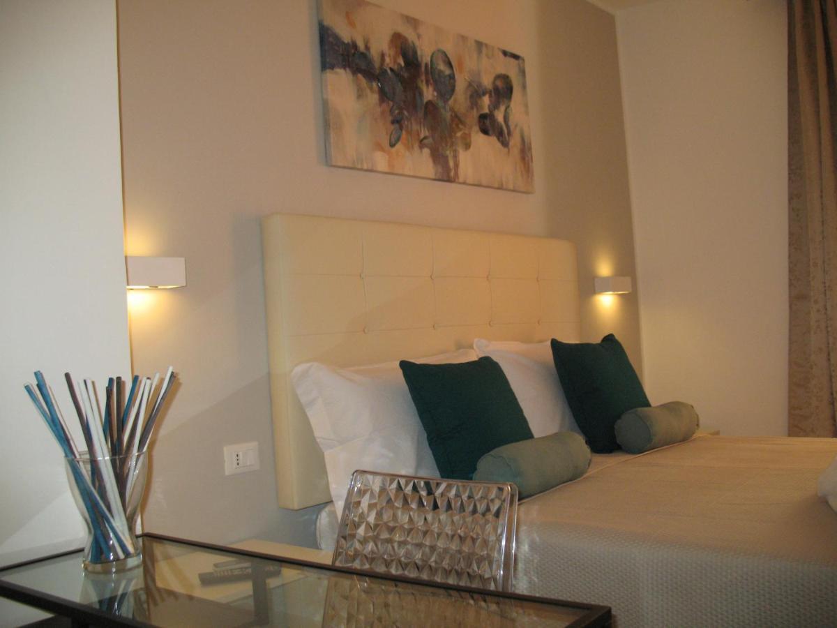 Bed&Bed Tommaso Fazzello Only Rooms Taormina Bagian luar foto