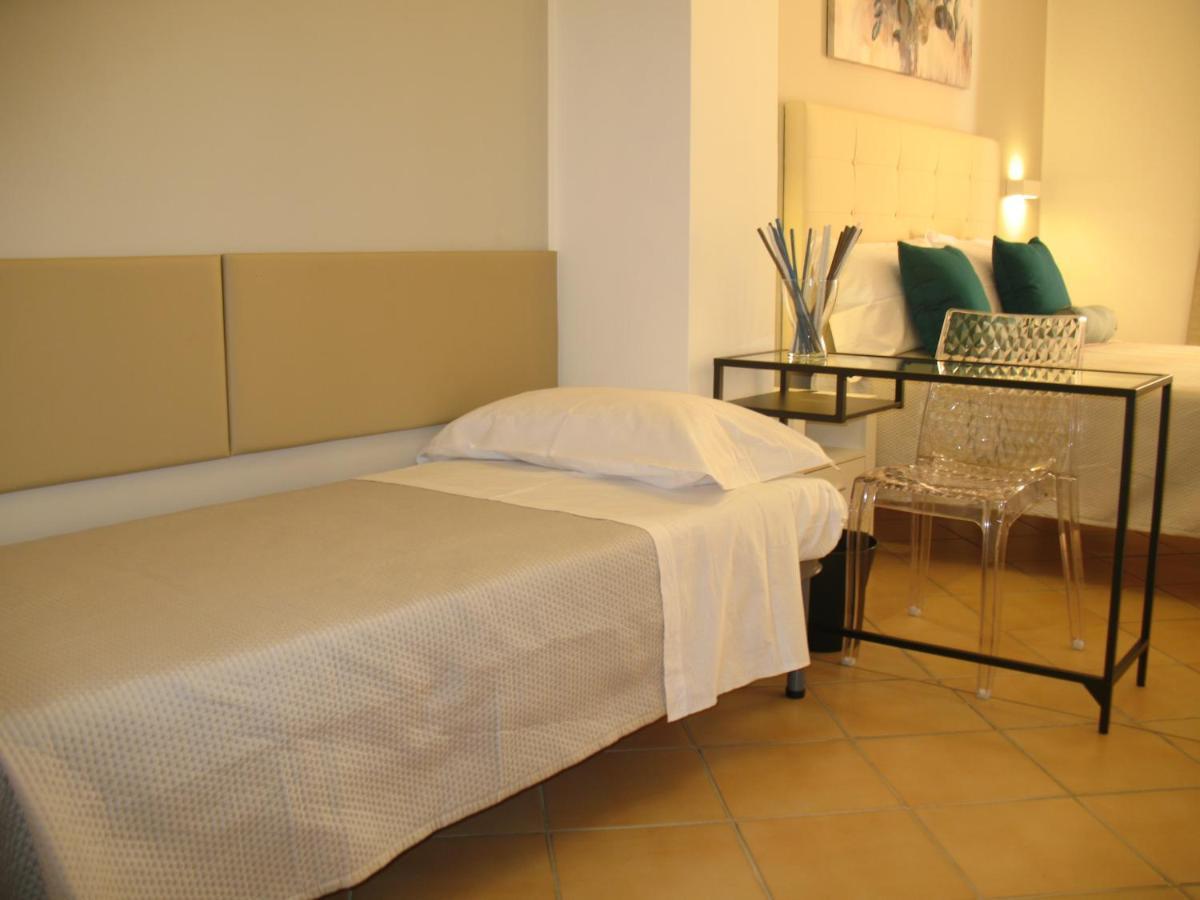 Bed&Bed Tommaso Fazzello Only Rooms Taormina Bagian luar foto