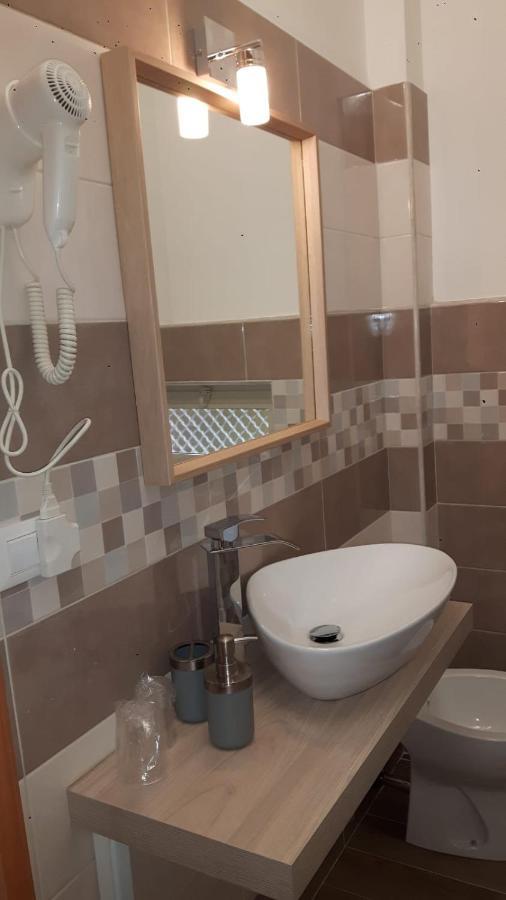 Bed&Bed Tommaso Fazzello Only Rooms Taormina Ruang foto