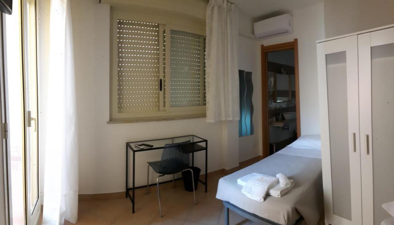 Bed&Bed Tommaso Fazzello Only Rooms Taormina Ruang foto