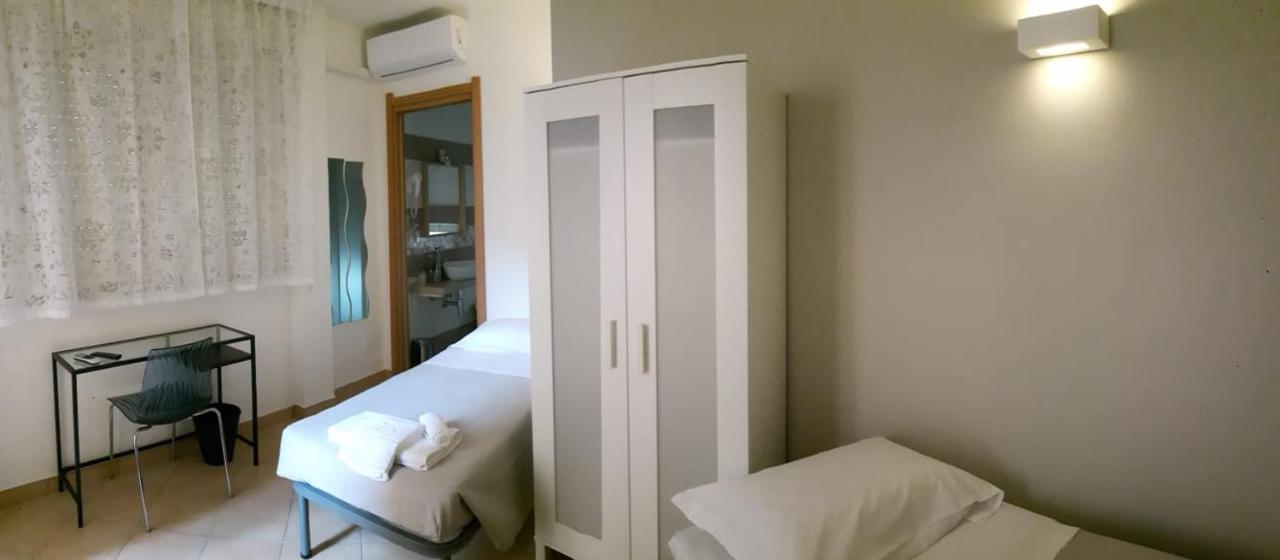 Bed&Bed Tommaso Fazzello Only Rooms Taormina Ruang foto