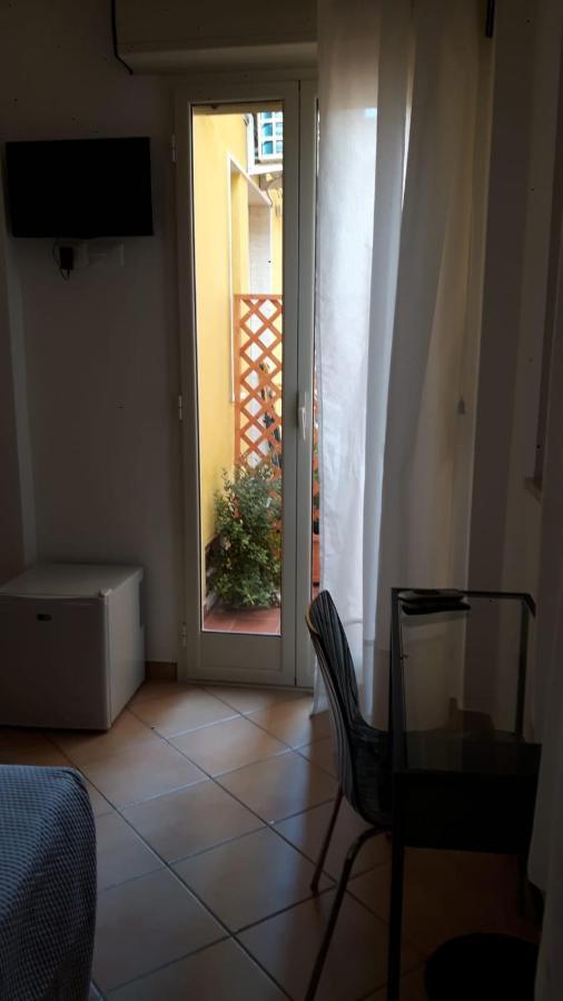 Bed&Bed Tommaso Fazzello Only Rooms Taormina Ruang foto