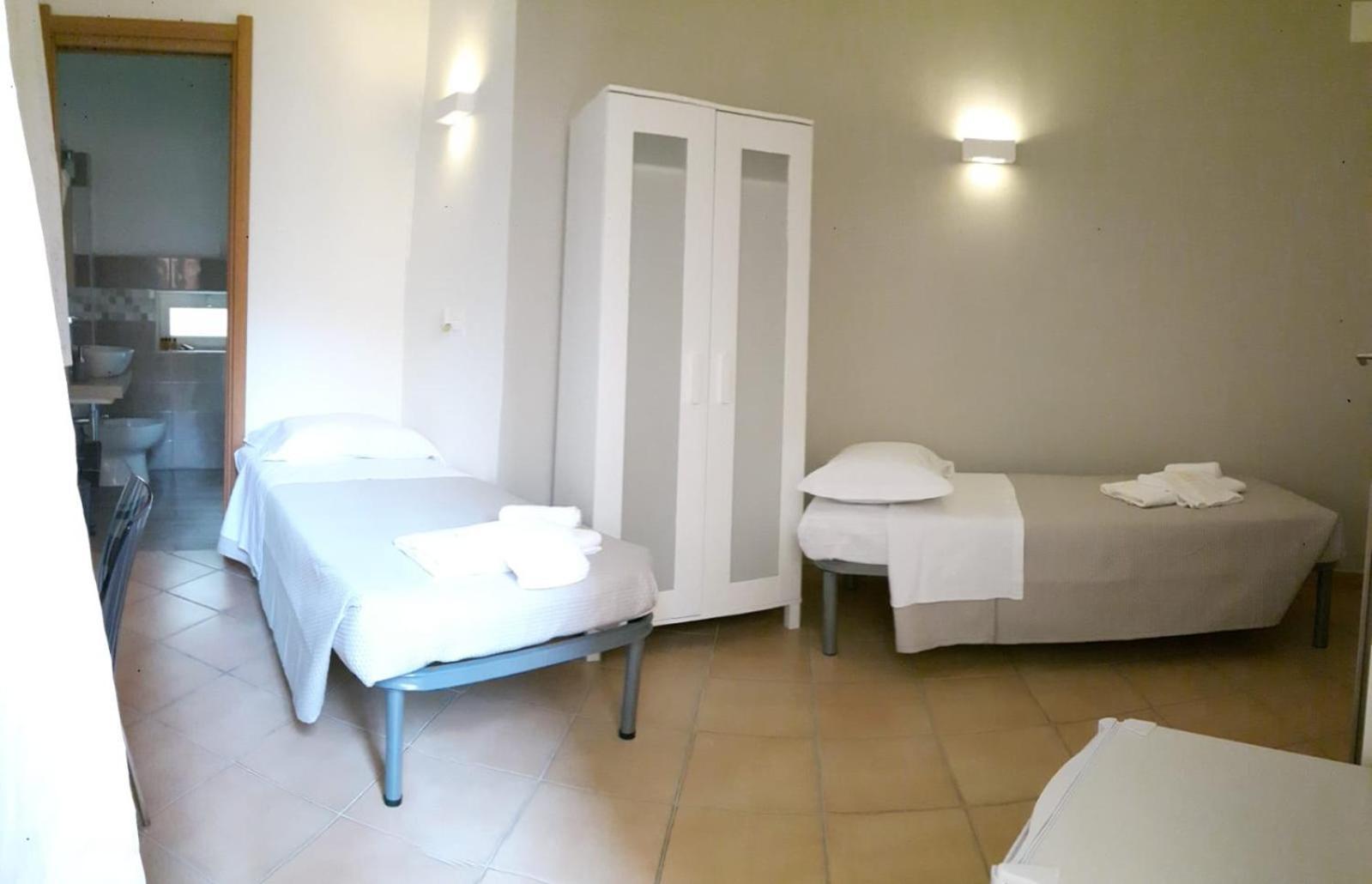 Bed&Bed Tommaso Fazzello Only Rooms Taormina Ruang foto